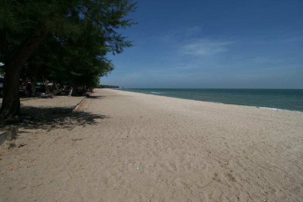 Beachfront Hotel Cha Am Cha-Am Zewnętrze zdjęcie